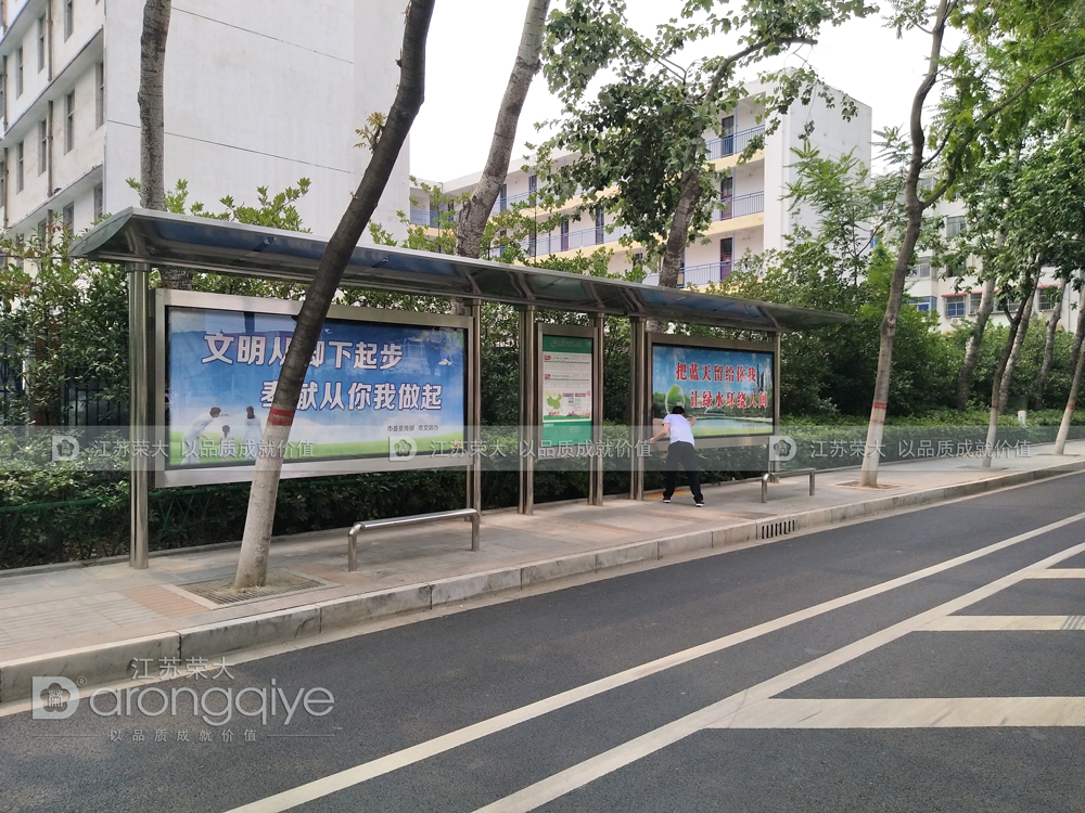 河南公交候车亭安装案例
