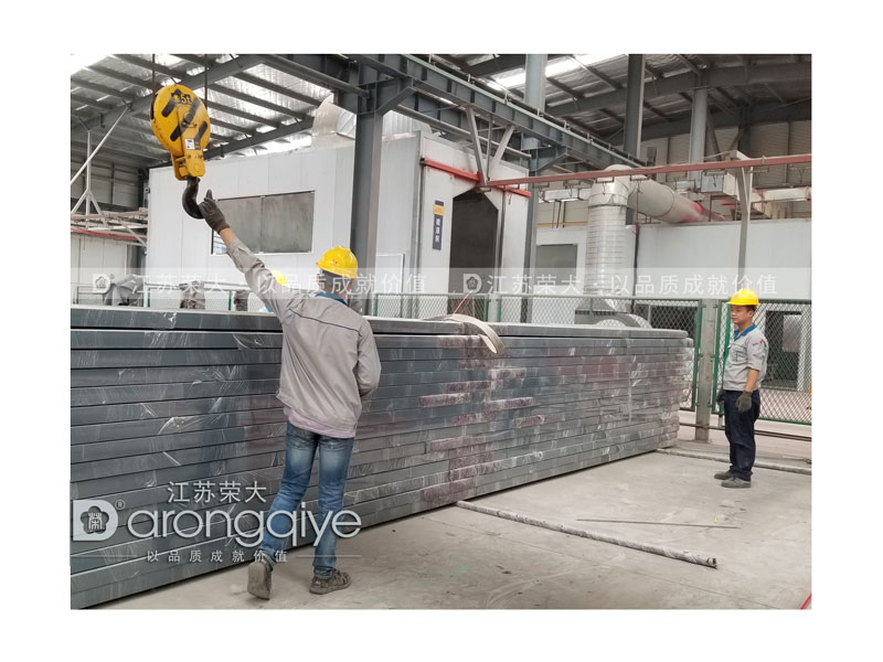 河南洛阳公交候车亭