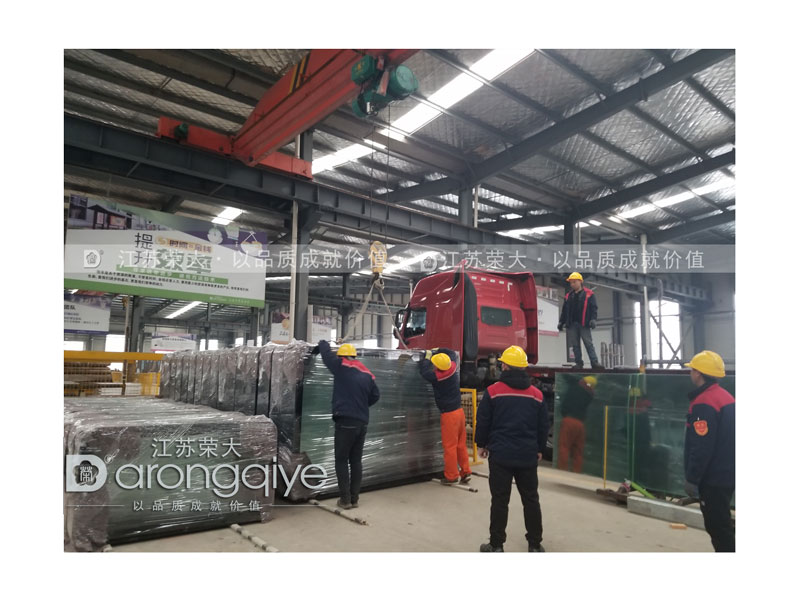 公交候车亭装车