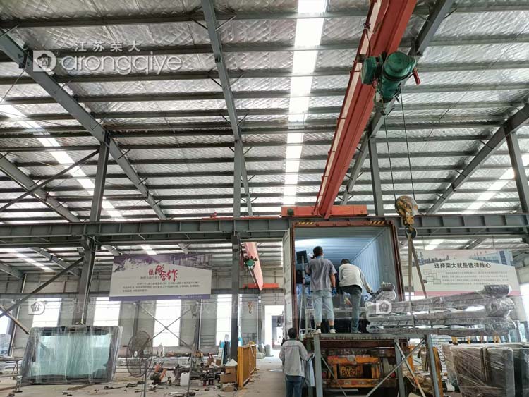 公交候车亭成功发往德国