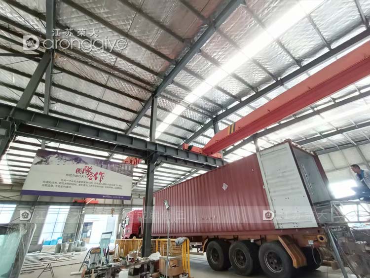 公交候车亭成功发往德国配图二