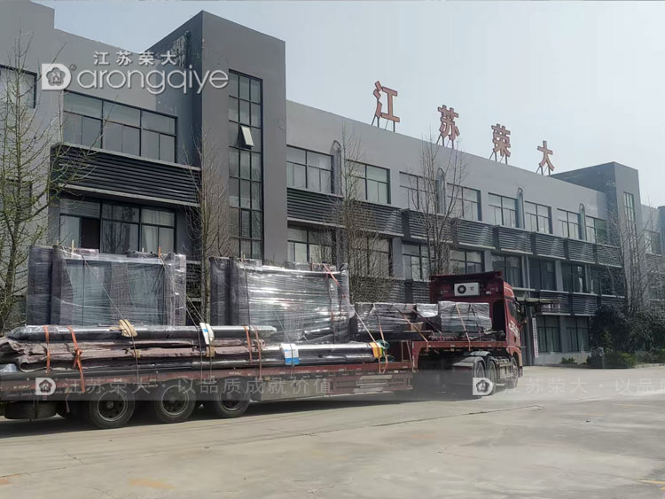 上海候车亭即将发车前往项目地