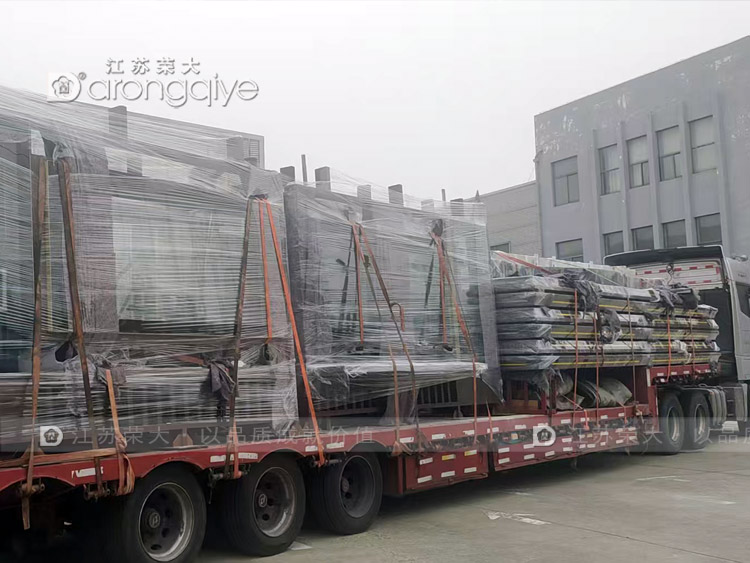 浙江候车亭等待发车